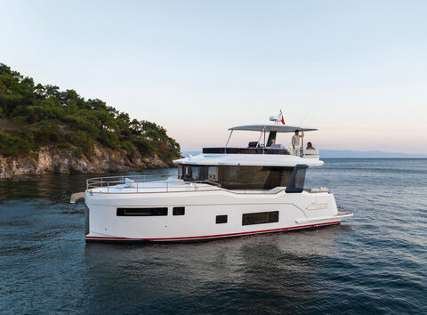 El Sirena 48 debuta en el Cannes Yachting Festival 2023