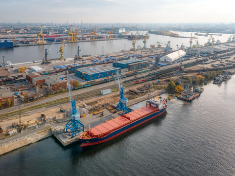 Los buques de carga evitan el Canal de Suez: El puerto de Hamburgo también se ve afectado