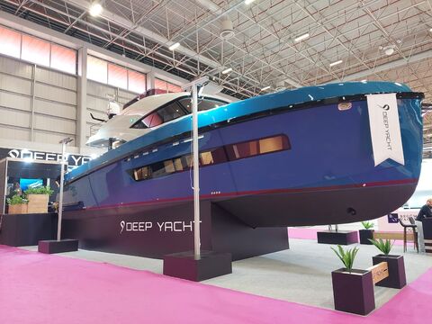 Deep Yacht presenta el FLY52 para altos y aventureros