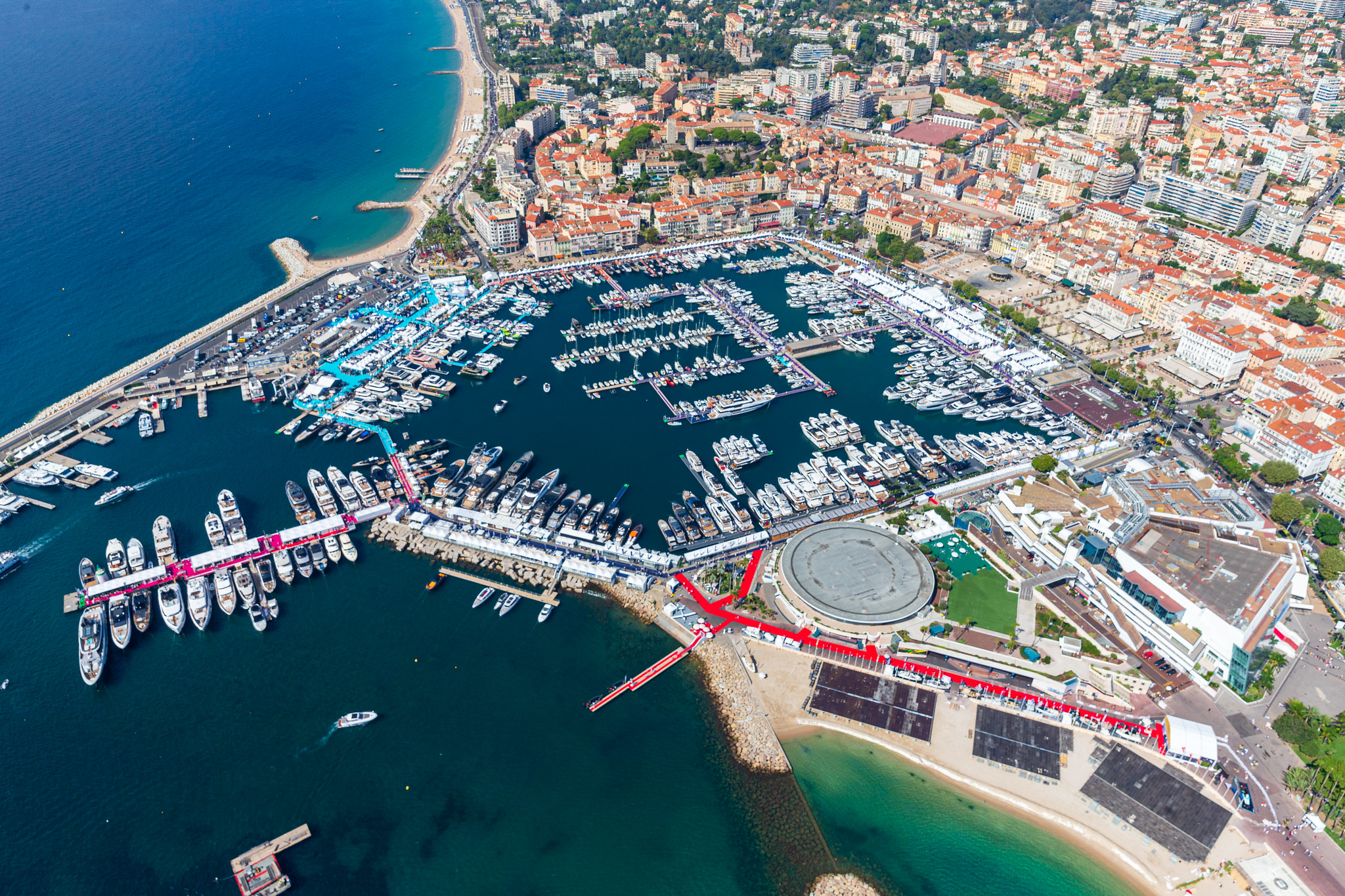 Salón Náutico de Cannes en el Vieux Port y Port Canto